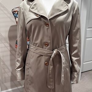 Merona Tan Trench Coat with Classic Design and Water-Resistant Fabric
